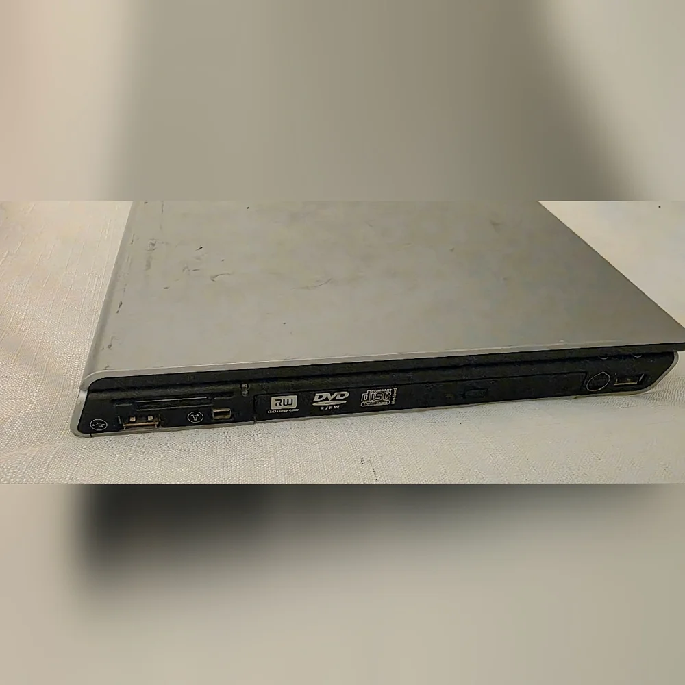 HP Pavilion DV1000 Widescreen Laptop Windows XP No charger Not Tested for parts